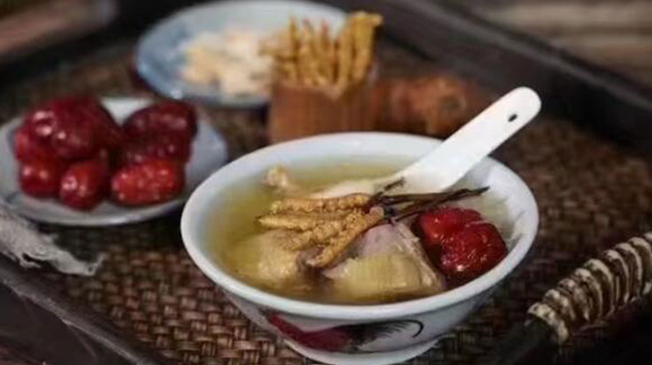 冬蟲夏草燉鮮筍:鮮香滋補(bǔ)的養(yǎng)生佳肴