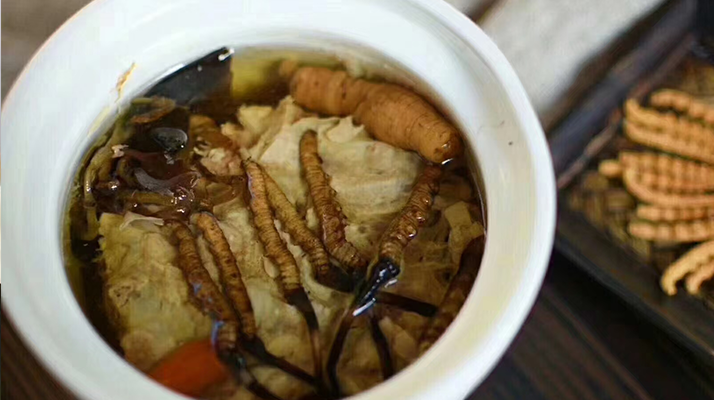 鮮香滋補！鮮冬蟲夏草燉雞湯的美味做法