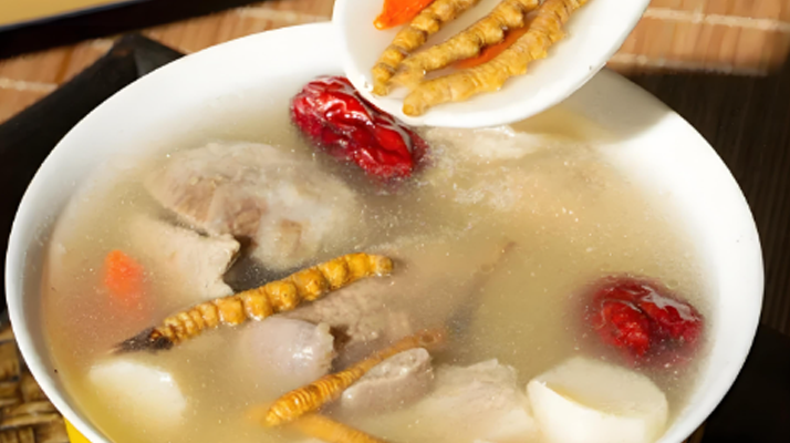 長(zhǎng)期吃冬蟲(chóng)夏草能長(zhǎng)頭發(fā)嗎？科學(xué)解讀與實(shí)用建議