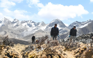  如何在保護(hù)生態(tài)環(huán)境的前提下合理利用冬蟲(chóng)夏草資源？