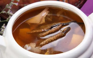 東強(qiáng)堂蟲(chóng)草清燉團(tuán)魚(yú)：秋冬滋補(bǔ)硬菜，一口鮮醇養(yǎng)身心